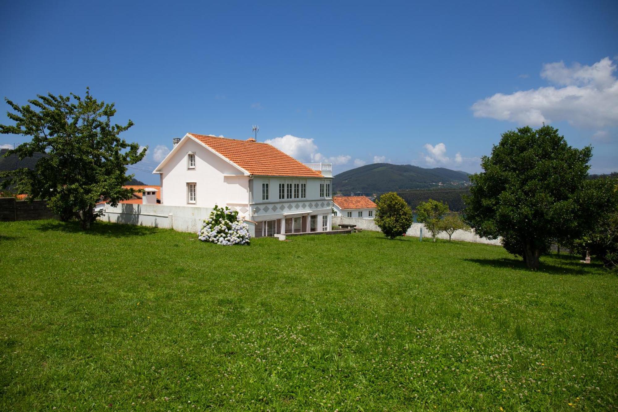 Beachfront Surf & Holiday House, Charming & Quiet Villarrube Esterno foto