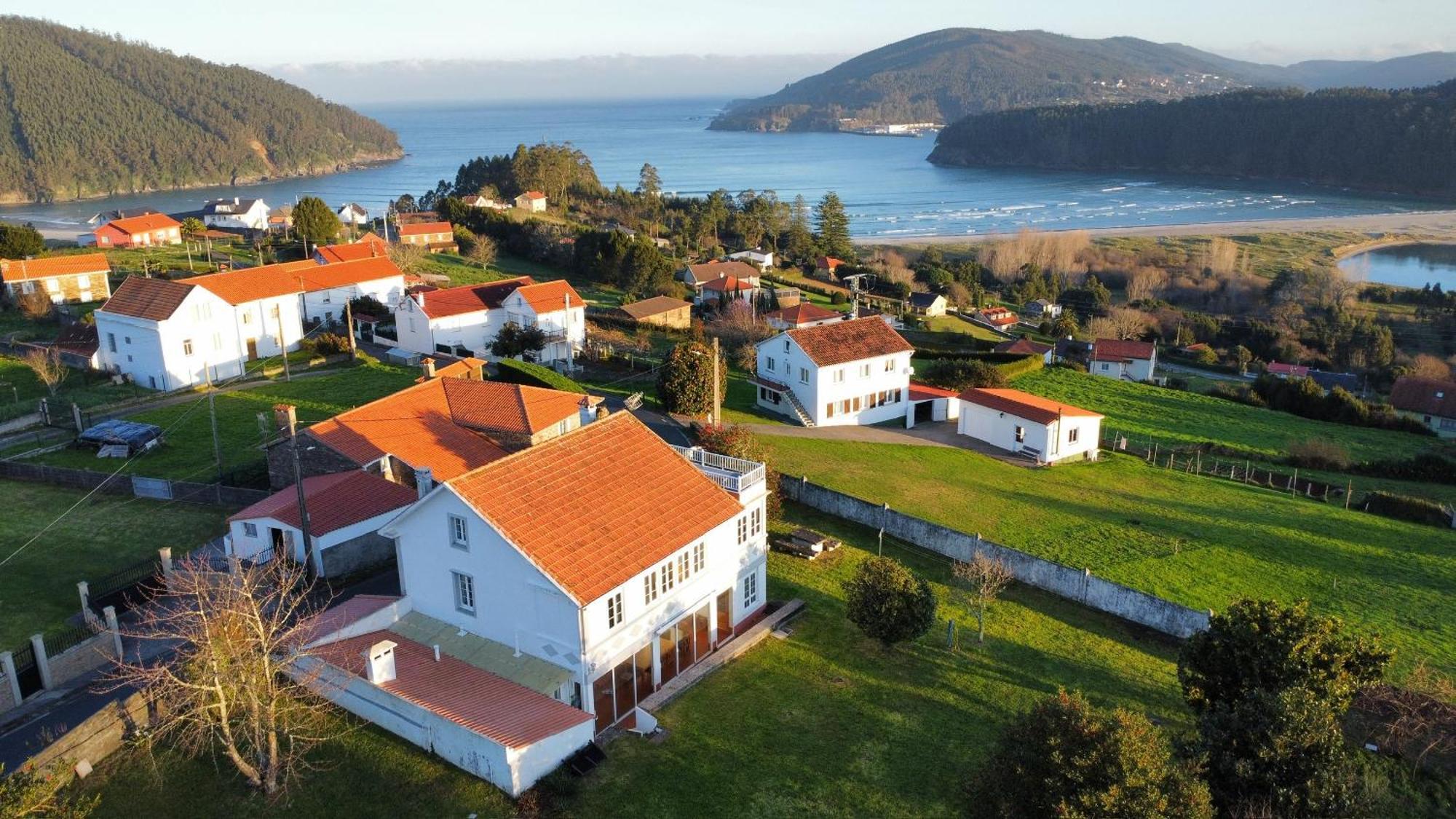 Beachfront Surf & Holiday House, Charming & Quiet Villarrube Esterno foto